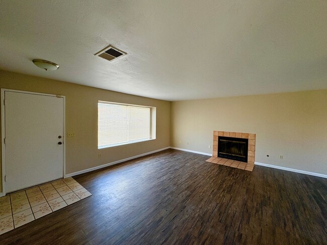 Building Photo - 4 Bedroom House Corner Lot