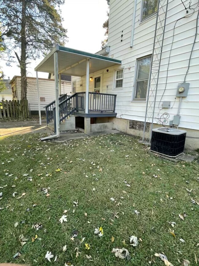 Building Photo - 1104 S 16th St