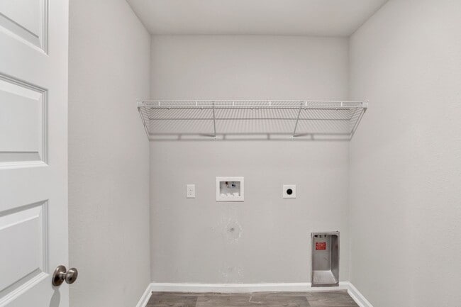 Building Photo - 2022 Built 4 Bed/2 Bath Smart-Home within ...