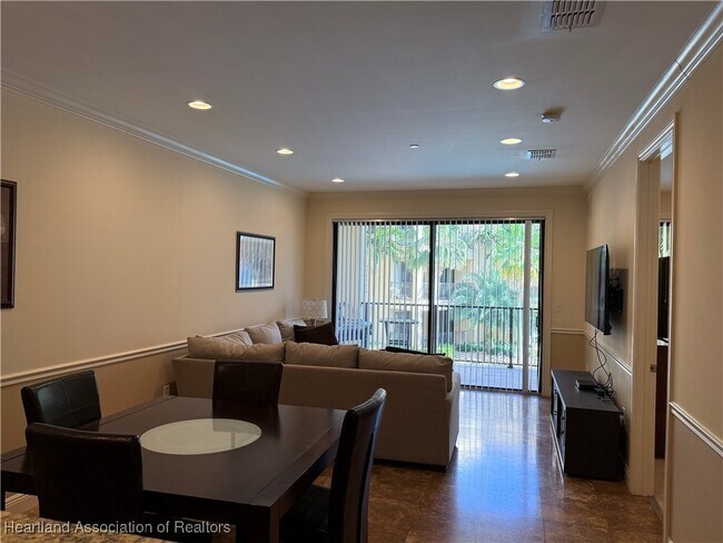 Building Photo - 2351 Lakeview Dr