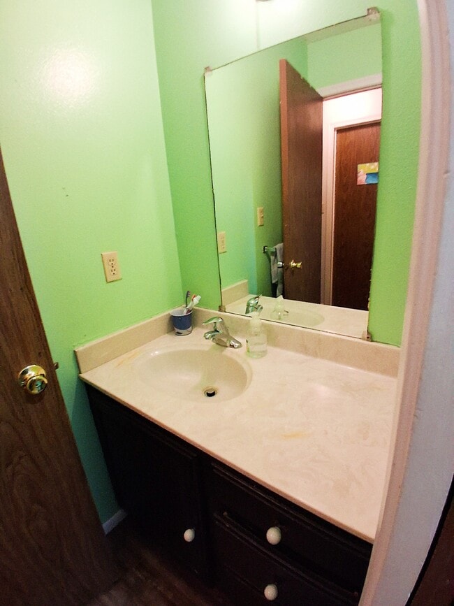 Building Photo - 1728 N 550 W