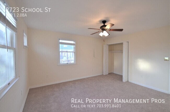 Building Photo - 2723 School St