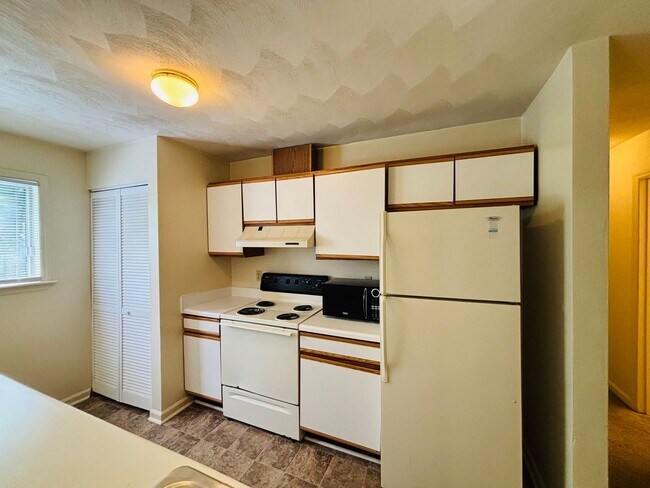 Building Photo - 400A Berryfield Lane