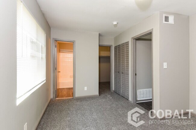 Building Photo - 2124 Park Terrace