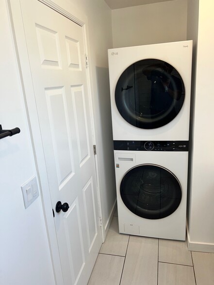 Building Photo - 2819 3rd Ave