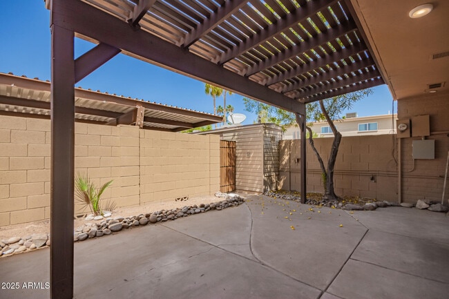 Building Photo - 7647 E Montecito Ave