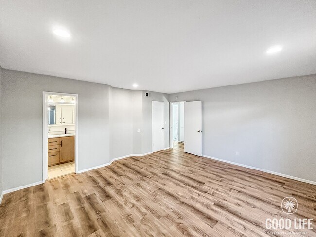 Building Photo - Stunning 2BD/2BA W/ Updated Kitchen, A/C, and Reserved Parking in La Mesa!