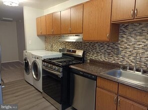 Building Photo - 1001 Tyler Ct