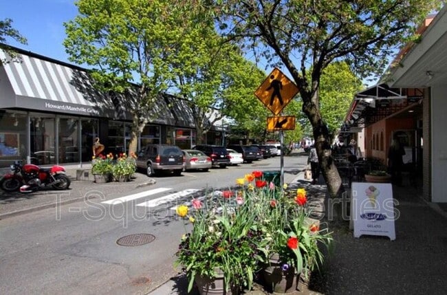 Building Photo - 325 5th Ave S