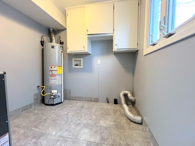 Building Photo - Comfortable 2-Bed Plus Den Home Available in Tonawanda