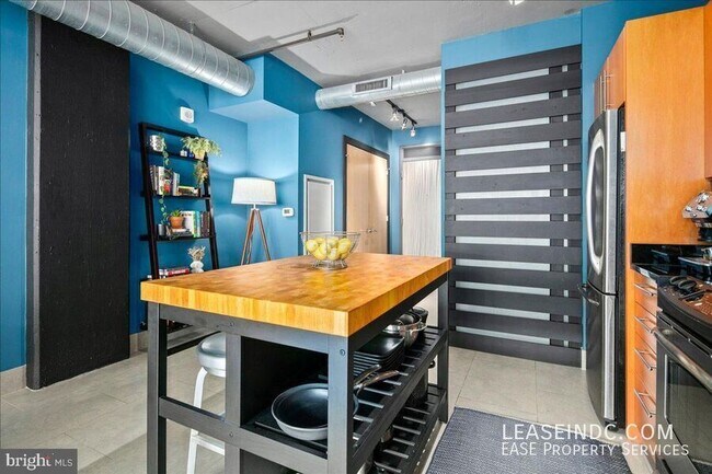 Building Photo - 1133 14th St NW