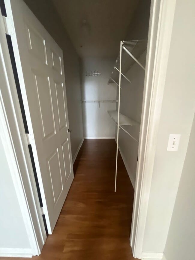 Building Photo - $600 Deposit* Updated Downtown 2/2 Condo w...