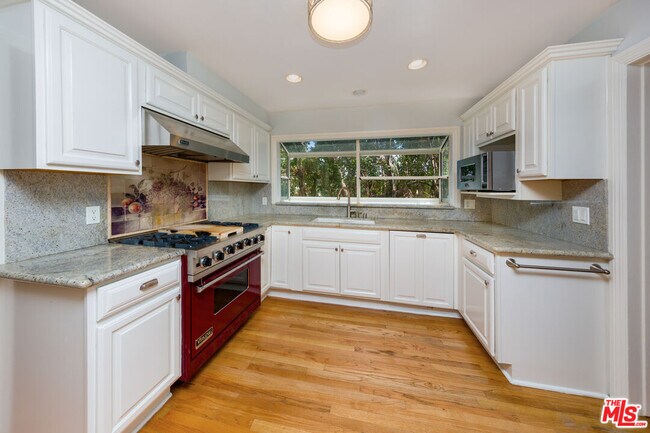 Building Photo - 9808 Hillgreen Pl