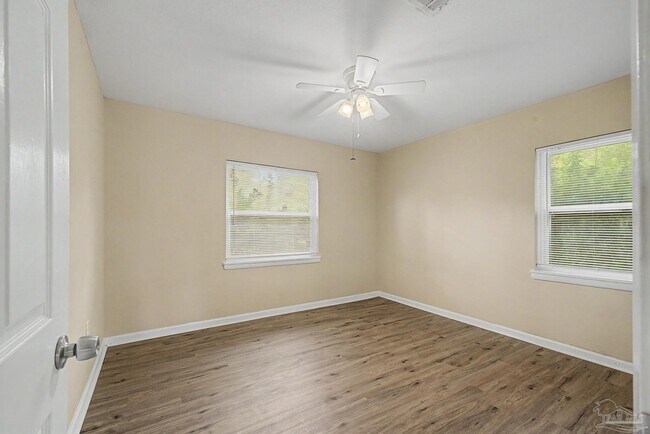 Building Photo - 560 N 72nd Ave