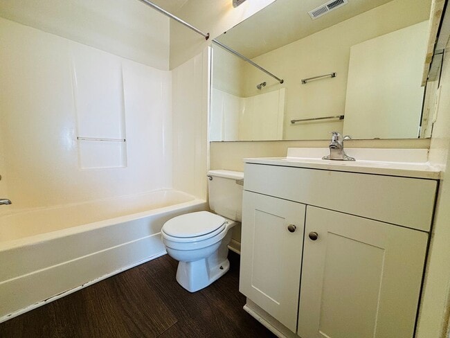 Building Photo - 824 Cascade Ct