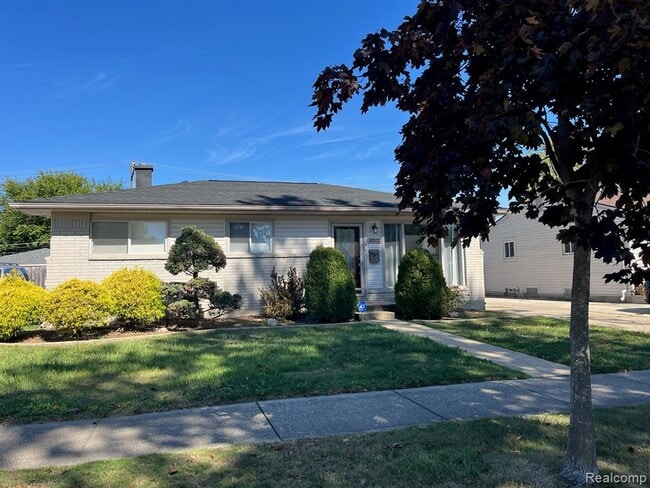 Primary Photo - 30572 Burlington St