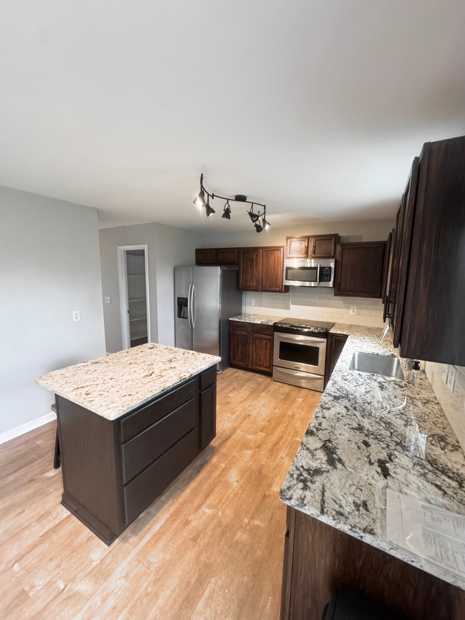 Building Photo - 4017 Cadence Dr