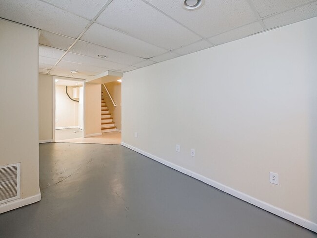 Building Photo - Charming 3 Bedroom Home Available in Quiet Pontiac Neighborhood
