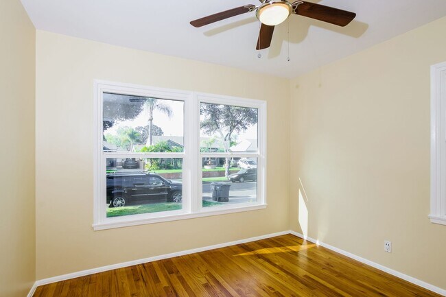 Building Photo - **LAKEWOOD HOME** THREE BEDROOMS-ONE BATH** $3950.00