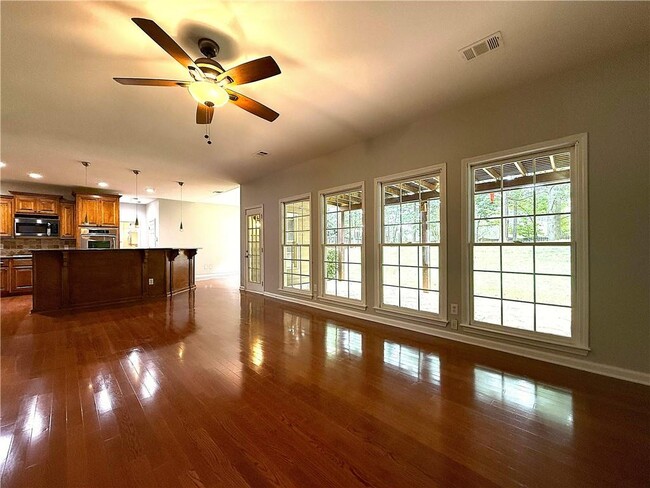 Building Photo - 1310 Rosewood Dr