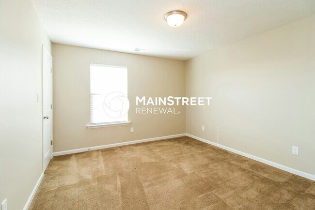 Building Photo - 4 Bedroom Pet-Friendly Home in Louisville, KY with Main Street Renewal