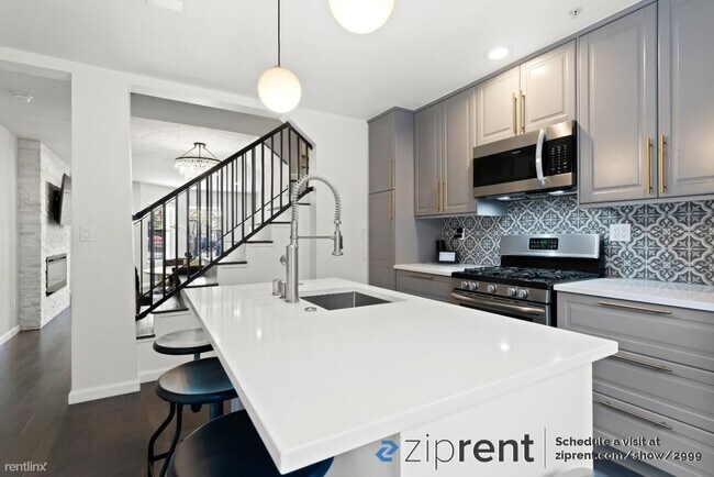 Building Photo - 3 br, 2 bath Townhome - 137 Margo Drive, M...