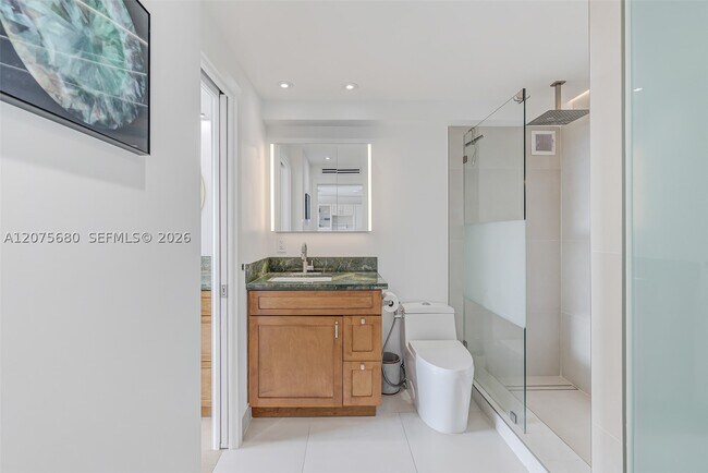 Building Photo - 401 Ocean 903