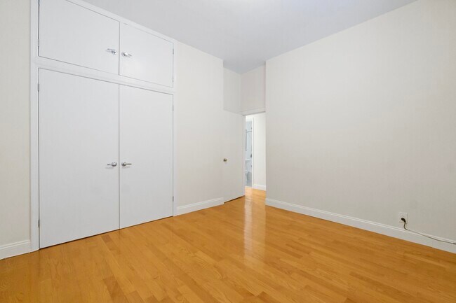 Building Photo - 580-582-582 Gregory Ave