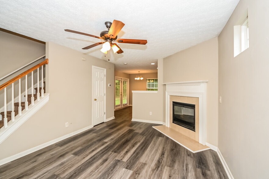 Building Photo - 213 Oak Grove Way