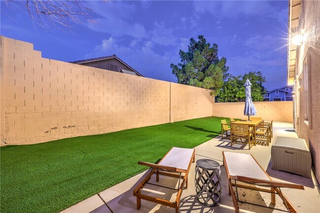 Building Photo - 10762 Flame Vine Ct
