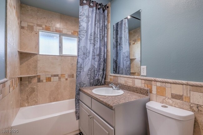 Building Photo - 3701 Pyramid Dr