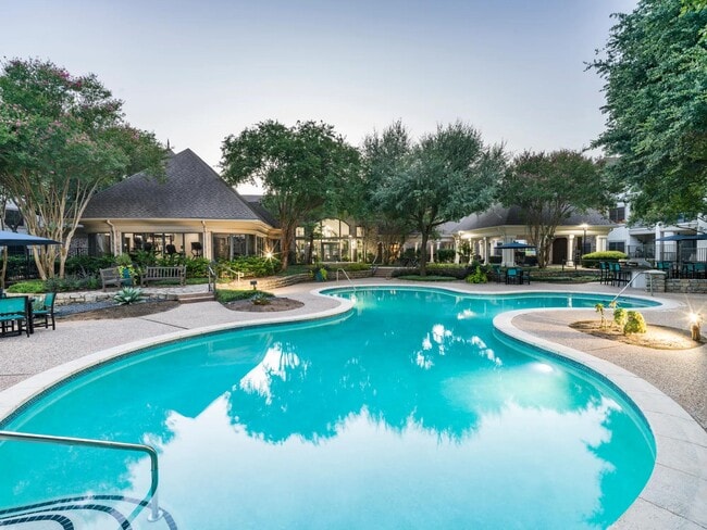 Building Photo - Alister Sunset Valley