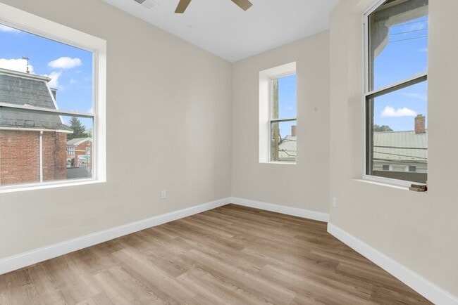 Building Photo - 18 N Main St