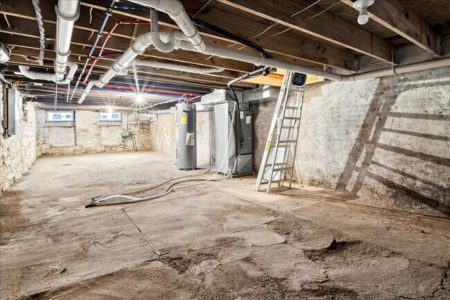 Building Photo - Soulard First Fleur