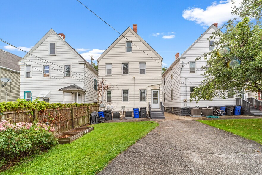 Building Photo - 1352 W 58th St