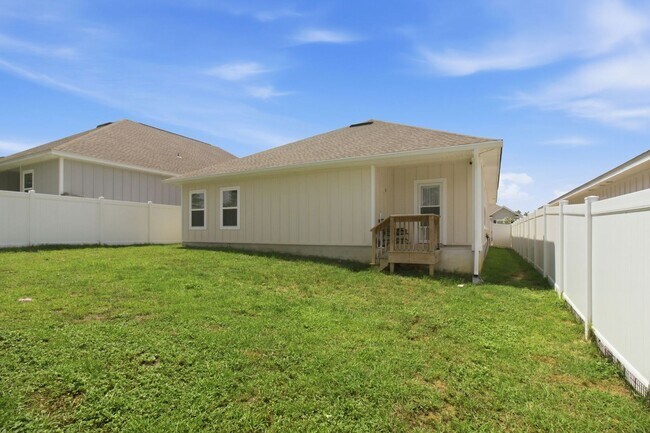 Building Photo - 4 Bedroom in CRESTVIEW!!