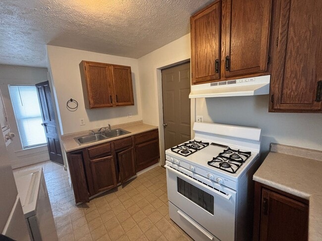 Building Photo - nbr638