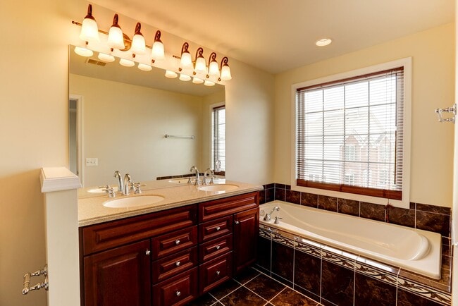 Building Photo - 14580 Crossfield Way