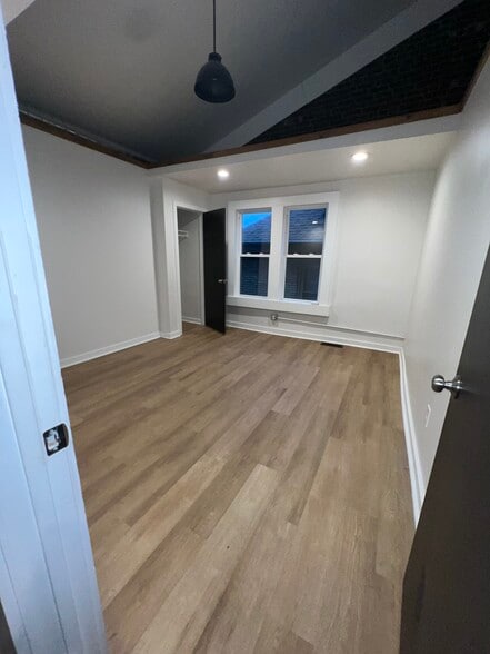 Building Photo - 313 E 17th Ave