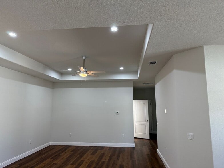 Building Photo - 9 Ullemay Ct