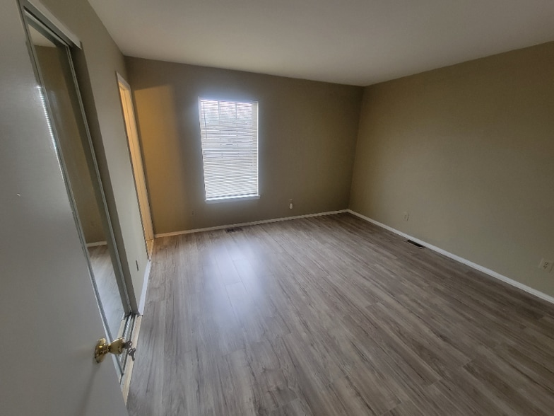 Building Photo - 3313 Barcroft Dr