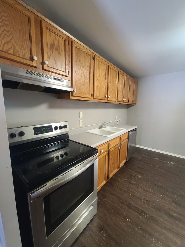 Building Photo - 505 S Duncan Rd