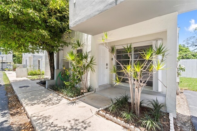 Building Photo - 3597 SW 17th St