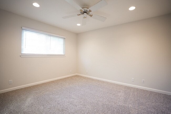 Building Photo - Charming Three Bedroom West Park Neighborh...