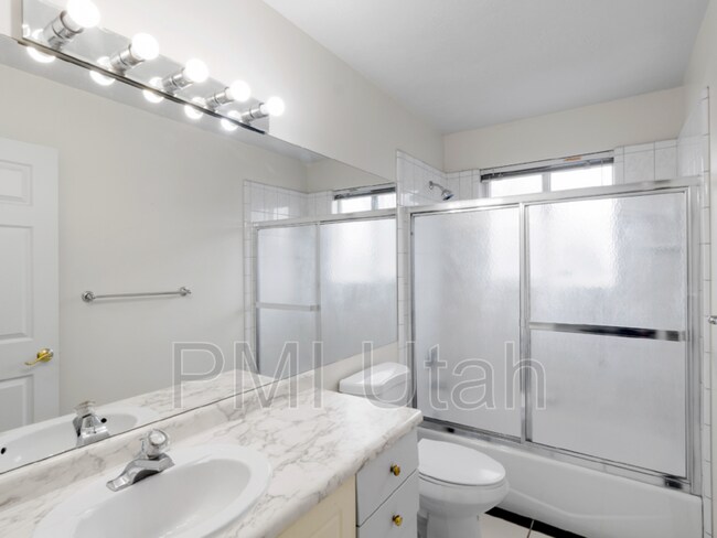 Building Photo - 3211 S 945 E