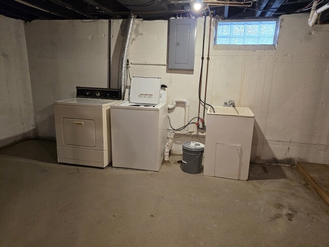 Building Photo - 26051 Alger St