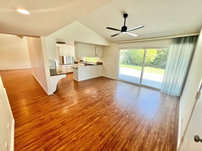 Building Photo - Spacious 3BR Single-Story Residence | Central Air, Fireplace, Private Backyard Retreat
