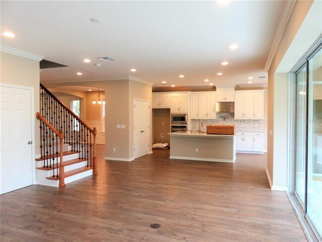 Building Photo - 8828 Tropical Palm Dr