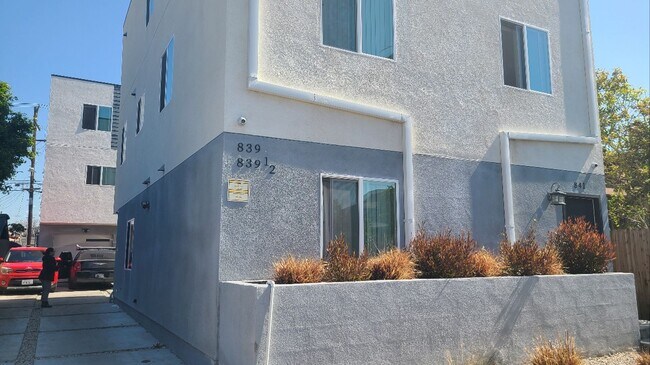 Building Photo - 32(839)