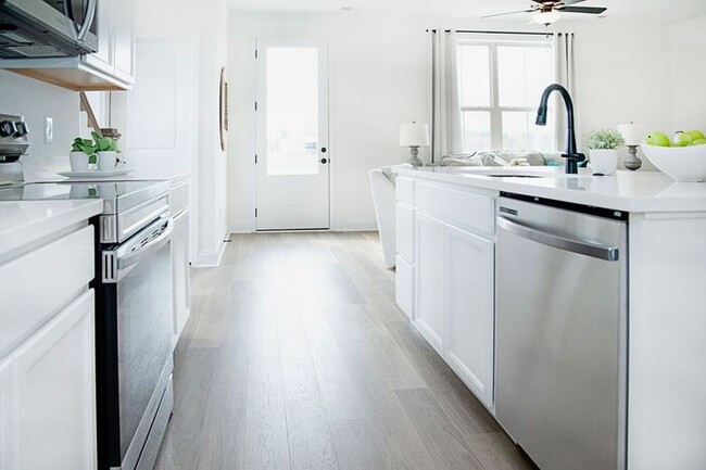 Building Photo - Modern Townhome for Rent!